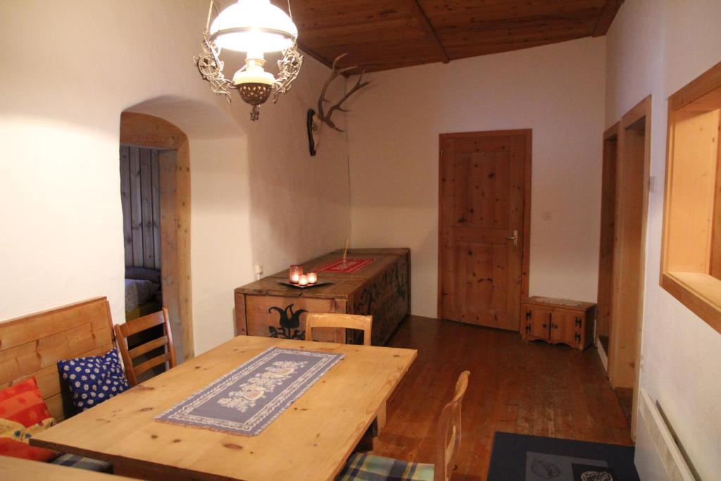 Chasa Campell room 3